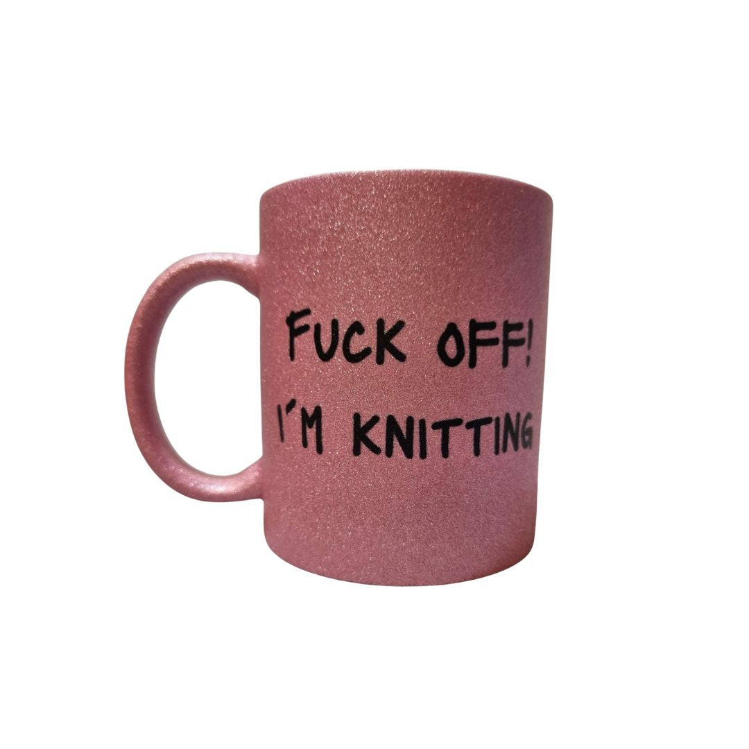 Glitteri muki painatuksella Fu*k Off I'm knitting