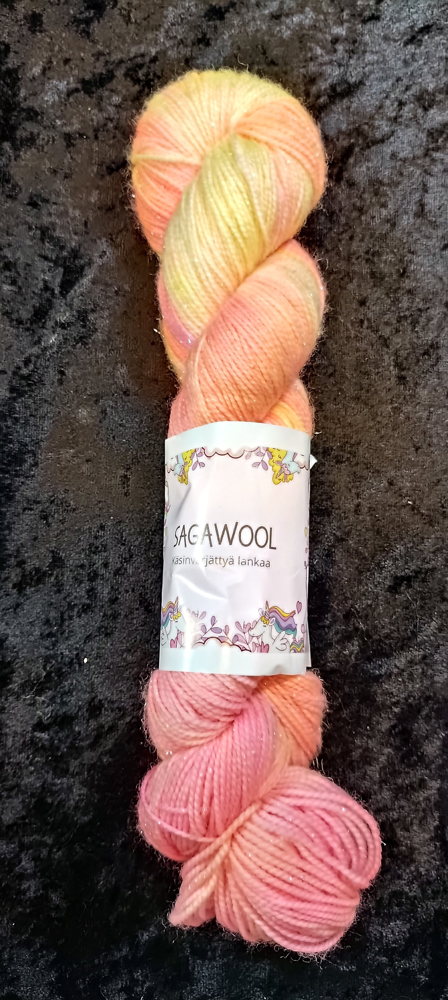 Iida glitterlanka, fingering