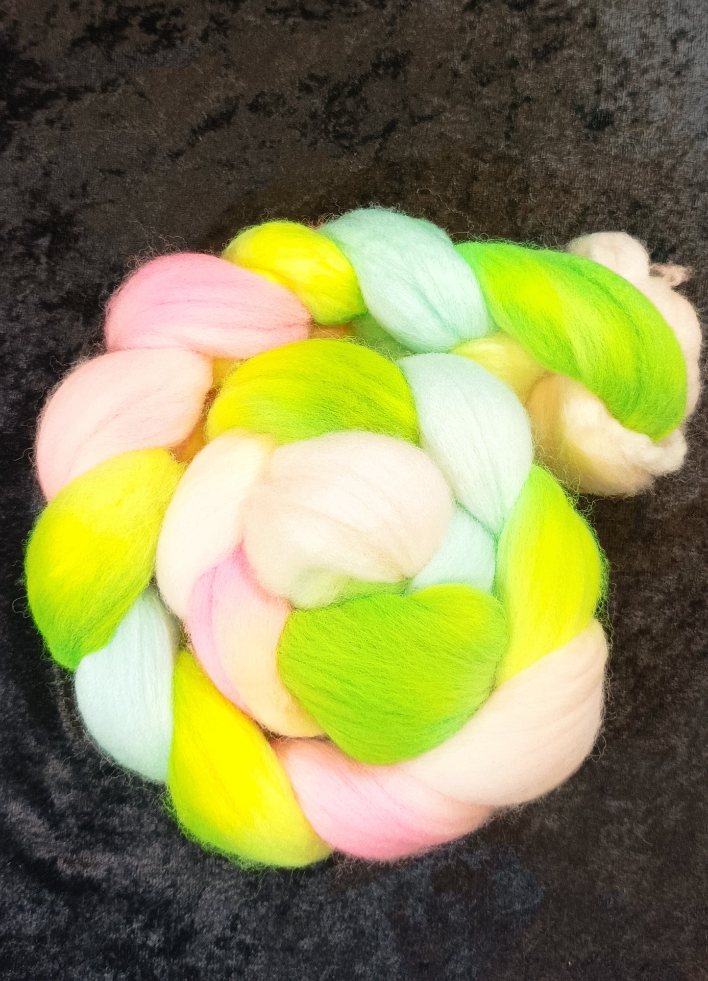 Käsinvärjätty villatopsi Polwarth, 100g