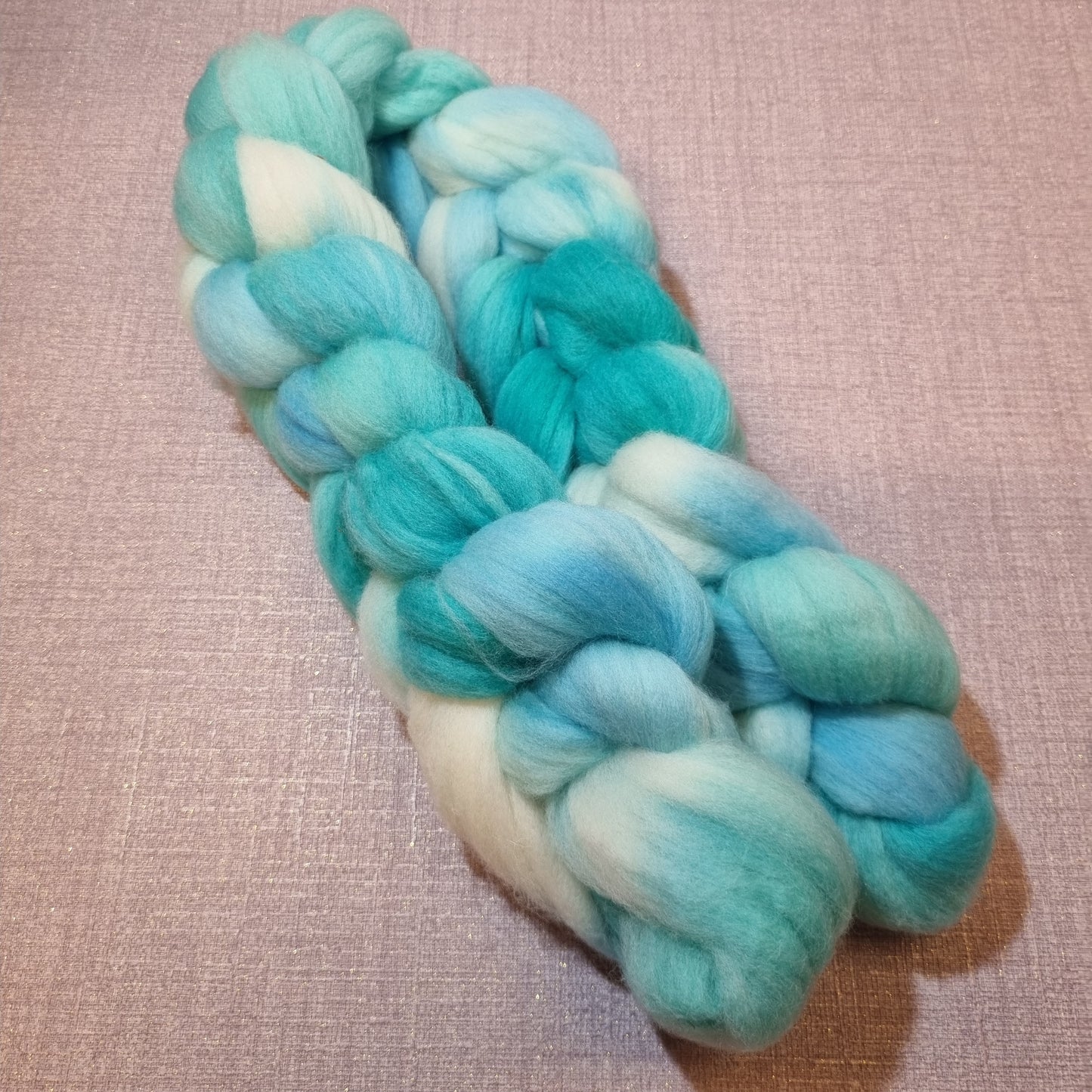 Käsinvärjätty villatopsi Polwarth, 100g