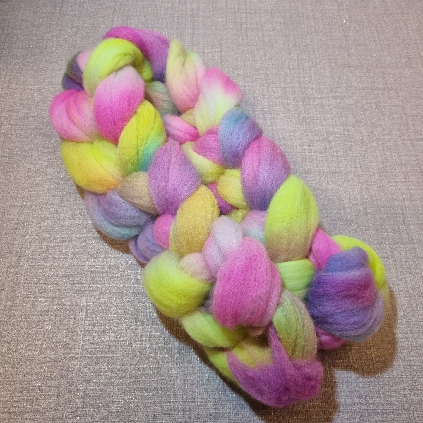 Käsinvärjätty villatopsi Polwarth, 100g