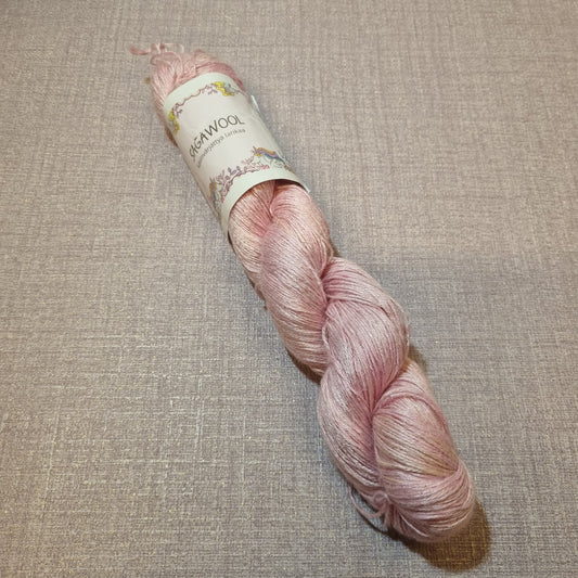 Käsinvärjätty vegaaninen bambu-pellava, fingering, 100g/400m