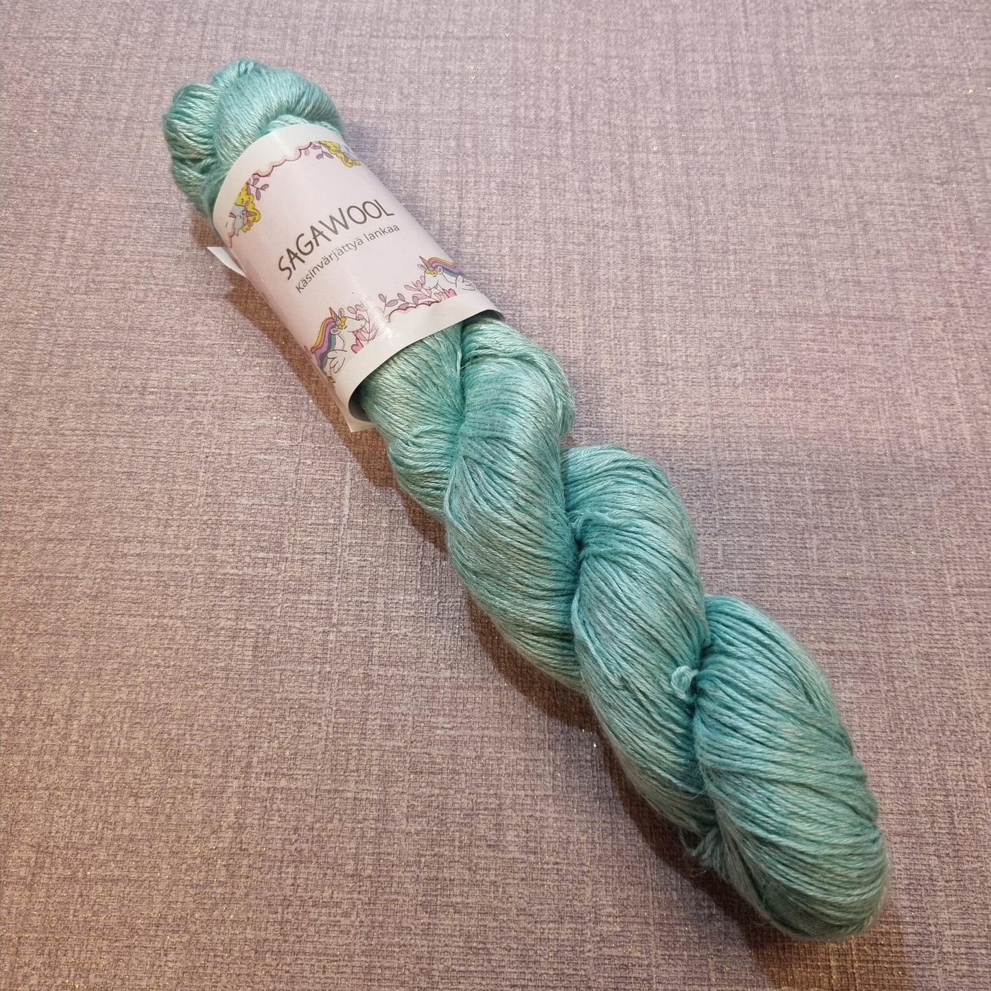 Käsinvärjätty vegaaninen bambu-pellava, fingering, 100g/400m