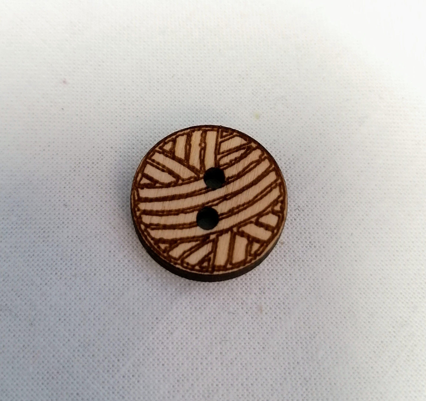 Kotimainen koivuvaneri nappi, 2cm
