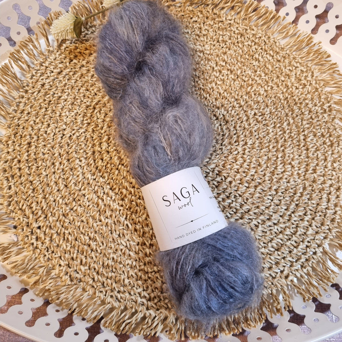 Lassi highland wool fluff, DK