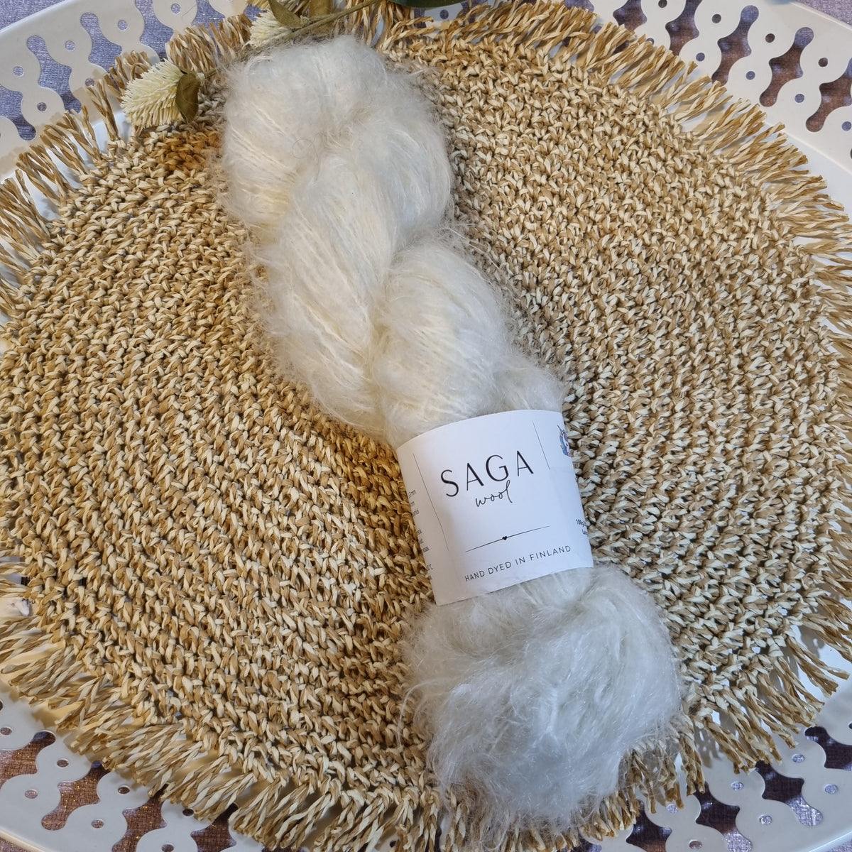 Lassi highland wool fluff, DK