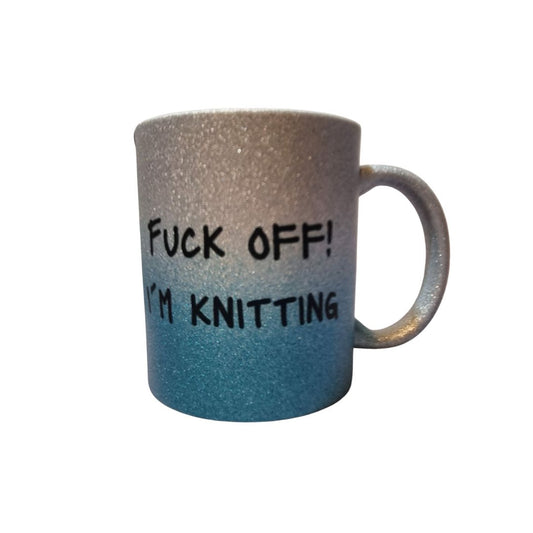 Glitteri muki painatuksella Fu*k Off I'm knitting