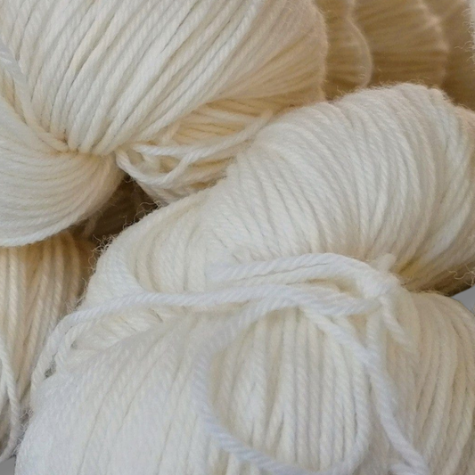 Värjäämätön Irja merinosock, 100g.