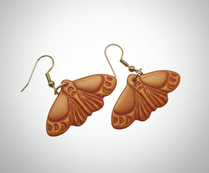 Kiitäjä korvakorut, eri värejä.