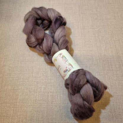 Käsinvärjätty villatopsi Corriedale 100g.