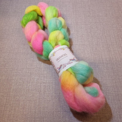 Käsinvärjätty villatopsi Corriedale 100g.