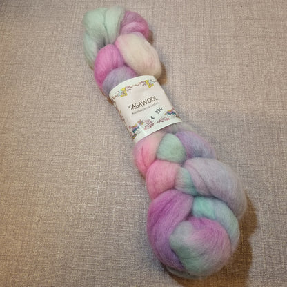 Käsinvärjätty villatopsi Corriedale 50g.