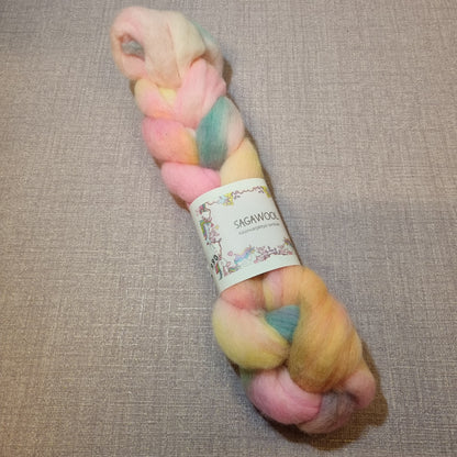 Käsinvärjätty villatopsi Corriedale 50g.