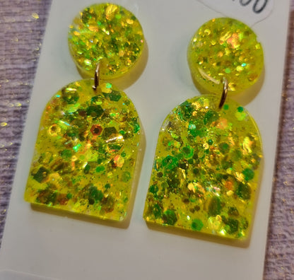 Glitter korvikset tapilla.