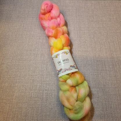 Käsinvärjätty villatopsi Corriedale 50g.