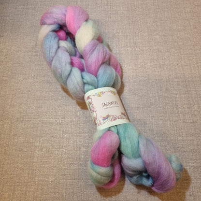 Käsinvärjätty villatopsi Corriedale 100g.