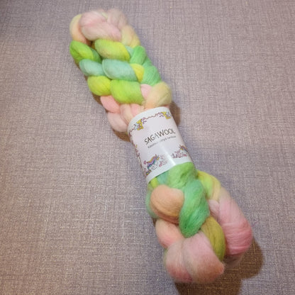 Käsinvärjätty villatopsi Corriedale 100g.