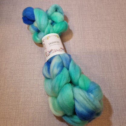 Käsinvärjätty villatopsi Corriedale 100g.