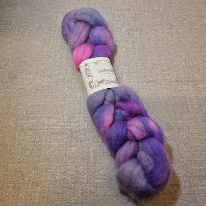 Käsinvärjätty villatopsi Corriedale 50g.