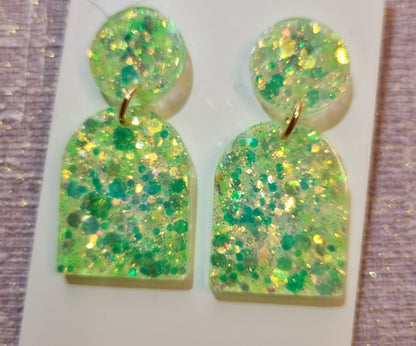 Glitter korvikset tapilla.