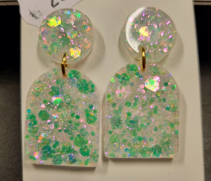 Glitter korvikset tapilla.