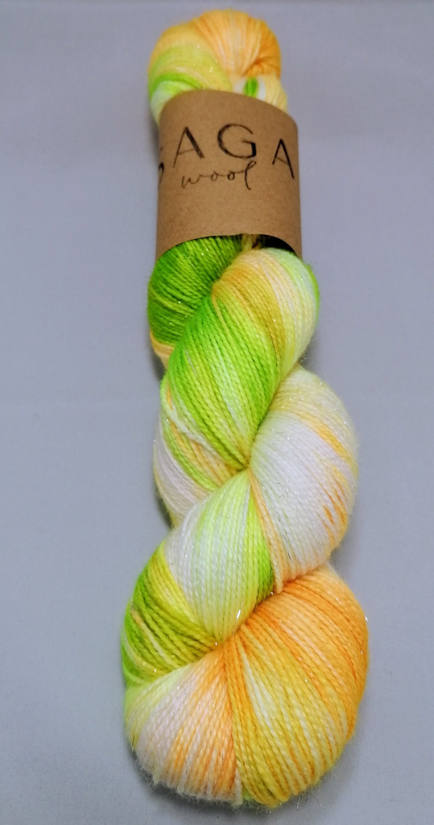 Iida glitterlanka, fingering