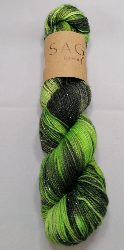 Iida glitterlanka, fingering