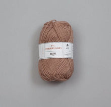 Lataa kuva Galleria-katseluun, Rauma Garn 3-tr. Strikkegarn, 100% villalanka, 50g/108m.
