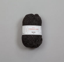 Lataa kuva Galleria-katseluun, Rauma Garn 3-tr. Strikkegarn, 100% villalanka, 50g/108m.
