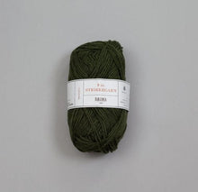 Lataa kuva Galleria-katseluun, Rauma Garn 3-tr. Strikkegarn, 100% villalanka, 50g/108m.
