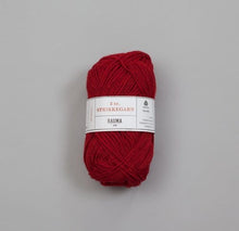 Lataa kuva Galleria-katseluun, Rauma Garn 3-tr. Strikkegarn, 100% villalanka, 50g/108m.
