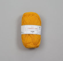 Lataa kuva Galleria-katseluun, Rauma Garn 3-tr. Strikkegarn, 100% villalanka, 50g/108m.
