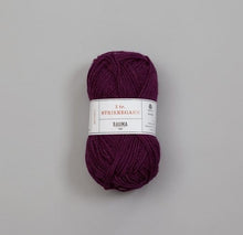 Lataa kuva Galleria-katseluun, Rauma Garn 3-tr. Strikkegarn, 100% villalanka, 50g/108m.
