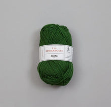 Lataa kuva Galleria-katseluun, Rauma Garn 3-tr. Strikkegarn, 100% villalanka, 50g/108m.
