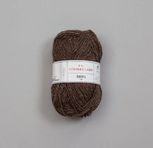 Lataa kuva Galleria-katseluun, Rauma Garn 3-tr. Strikkegarn, 100% villalanka, 50g/108m.
