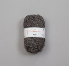 Lataa kuva Galleria-katseluun, Rauma Garn 3-tr. Strikkegarn, 100% villalanka, 50g/108m.
