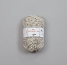 Lataa kuva Galleria-katseluun, Rauma Garn 3-tr. Strikkegarn, 100% villalanka, 50g/108m.
