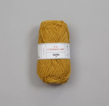 Lataa kuva Galleria-katseluun, Rauma Garn 3-tr. Strikkegarn, 100% villalanka, 50g/108m.
