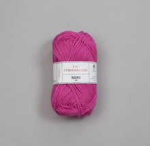 Lataa kuva Galleria-katseluun, Rauma Garn 3-tr. Strikkegarn, 100% villalanka, 50g/108m.

