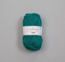 Lataa kuva Galleria-katseluun, Rauma Garn 3-tr. Strikkegarn, 100% villalanka, 50g/108m.

