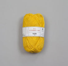 Lataa kuva Galleria-katseluun, Rauma Garn 3-tr. Strikkegarn, 100% villalanka, 50g/108m.
